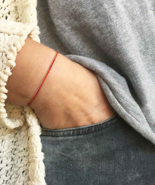 wishing bracelet / gold and red thread