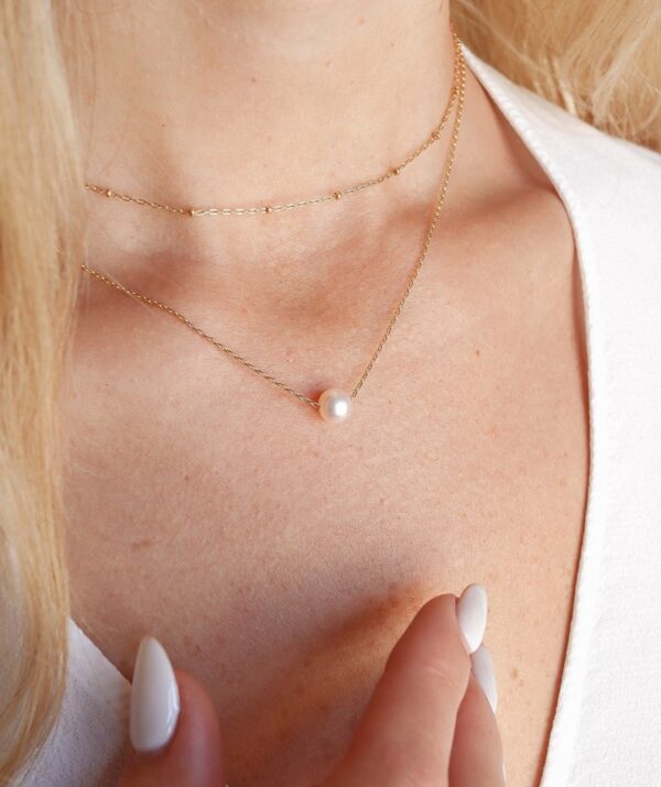 christmas lights + sweet pearl necklace / gold