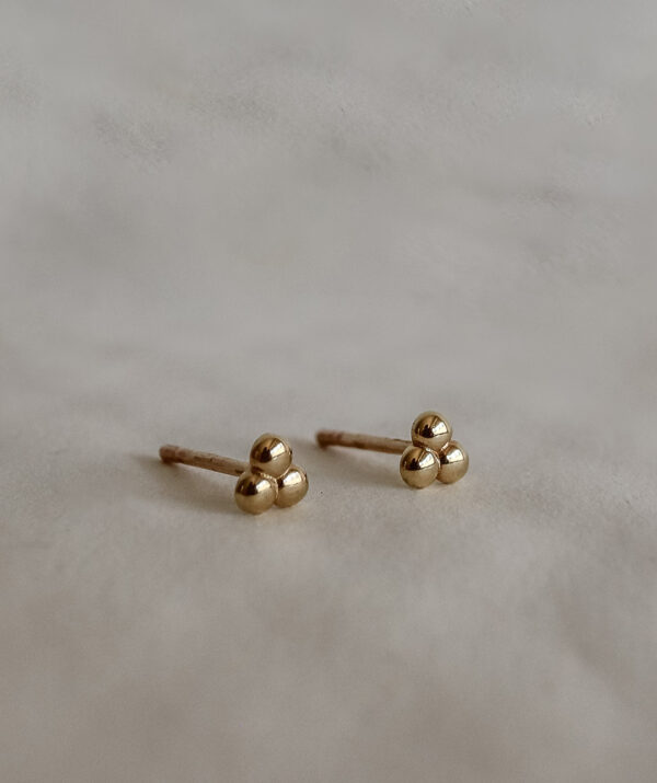 cluster stud earrings  / 14K yellow gold