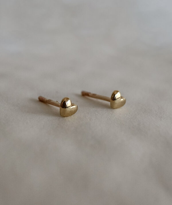heart stud earrings  / 14K yellow gold