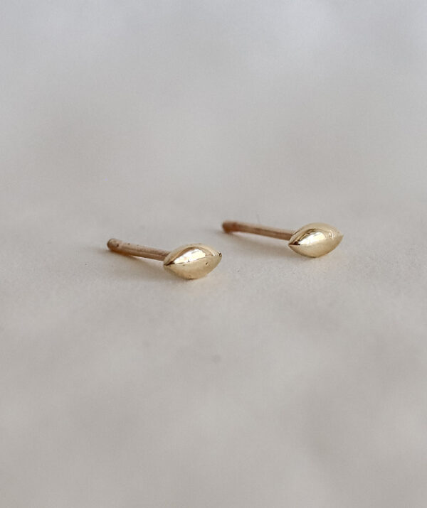 flake stud earrings  / 14K yellow gold