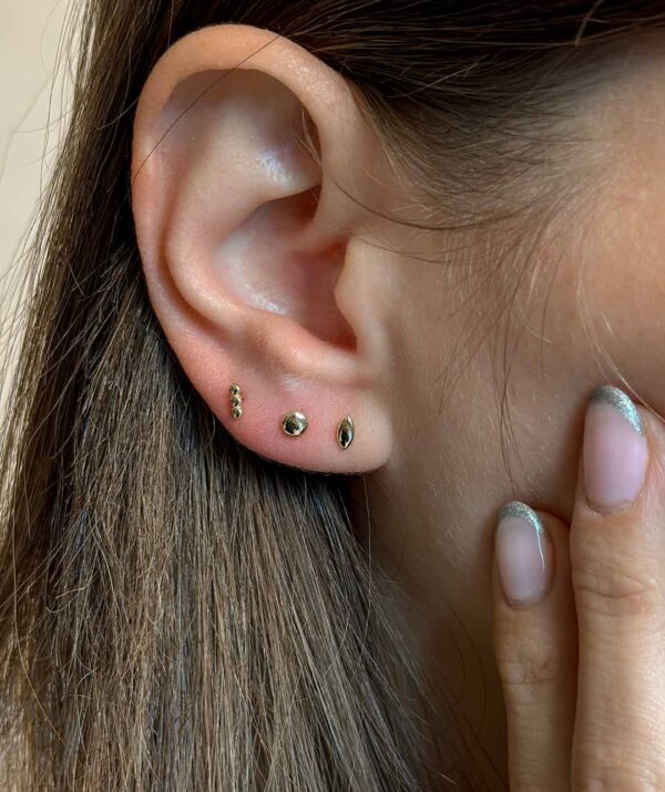 round stud earrings  / 14K yellow gold